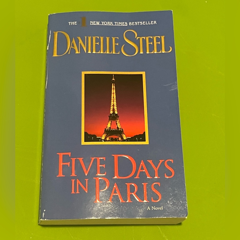 Danielle Steel "Five Days in Paris" Paperback Novel - Blue Cover
